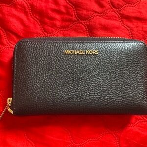 NWT Michael Kors Black Leather Phone Holder Zip Around Wallet